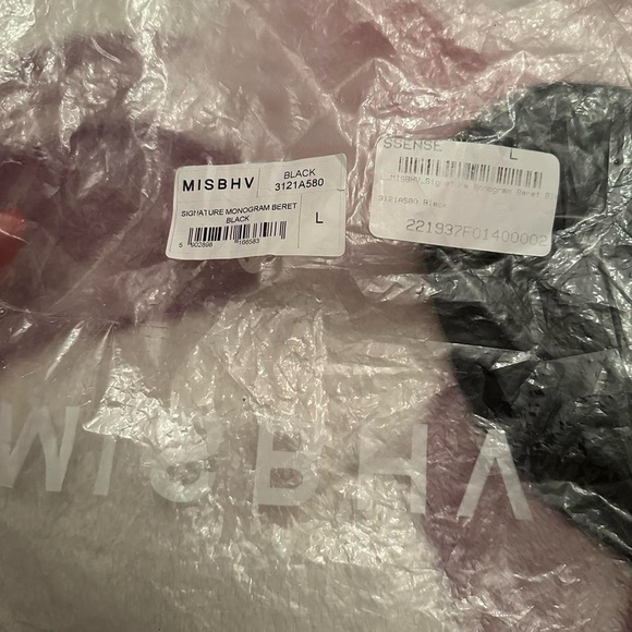 Misbhv black signature monogram beret hat - Picture 6 of 6